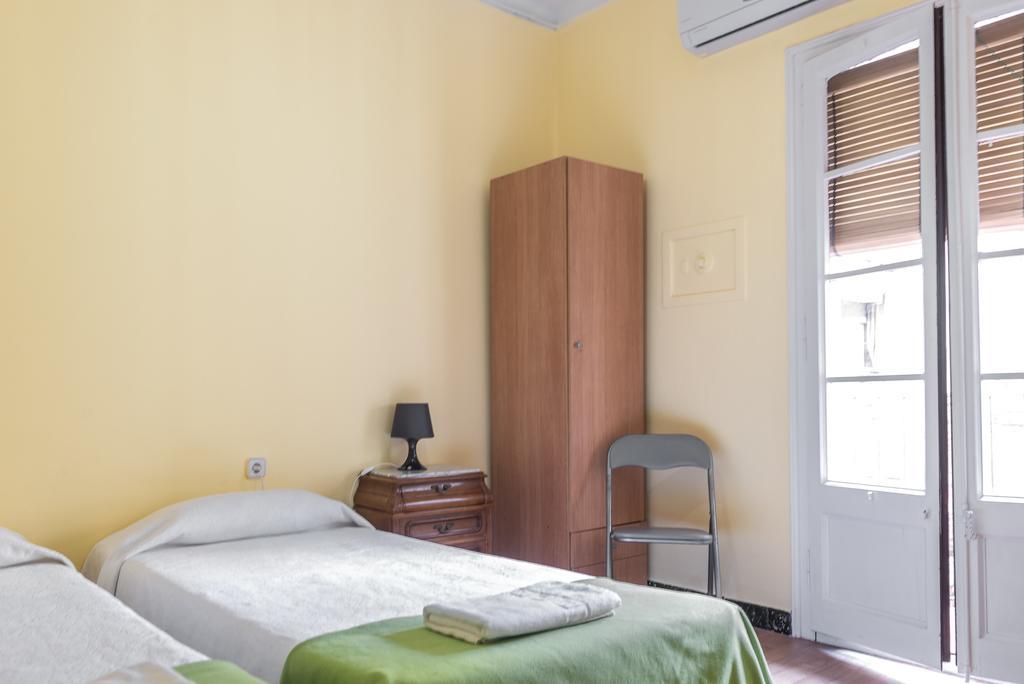Hostel Turistic Castell Barcelona Exterior photo