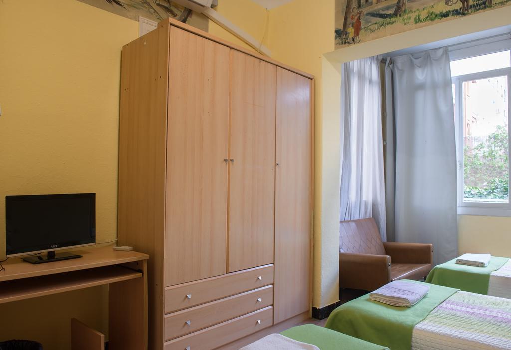 Hostel Turistic Castell Barcelona Exterior photo