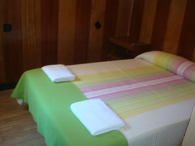 Hostel Turistic Castell Barcelona Exterior photo