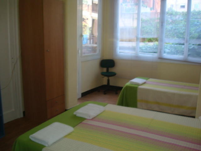 Hostel Turistic Castell Barcelona Exterior photo