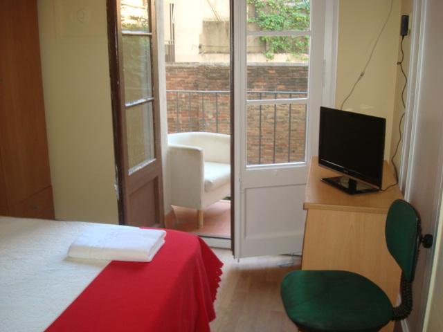 Hostel Turistic Castell Barcelona Exterior photo