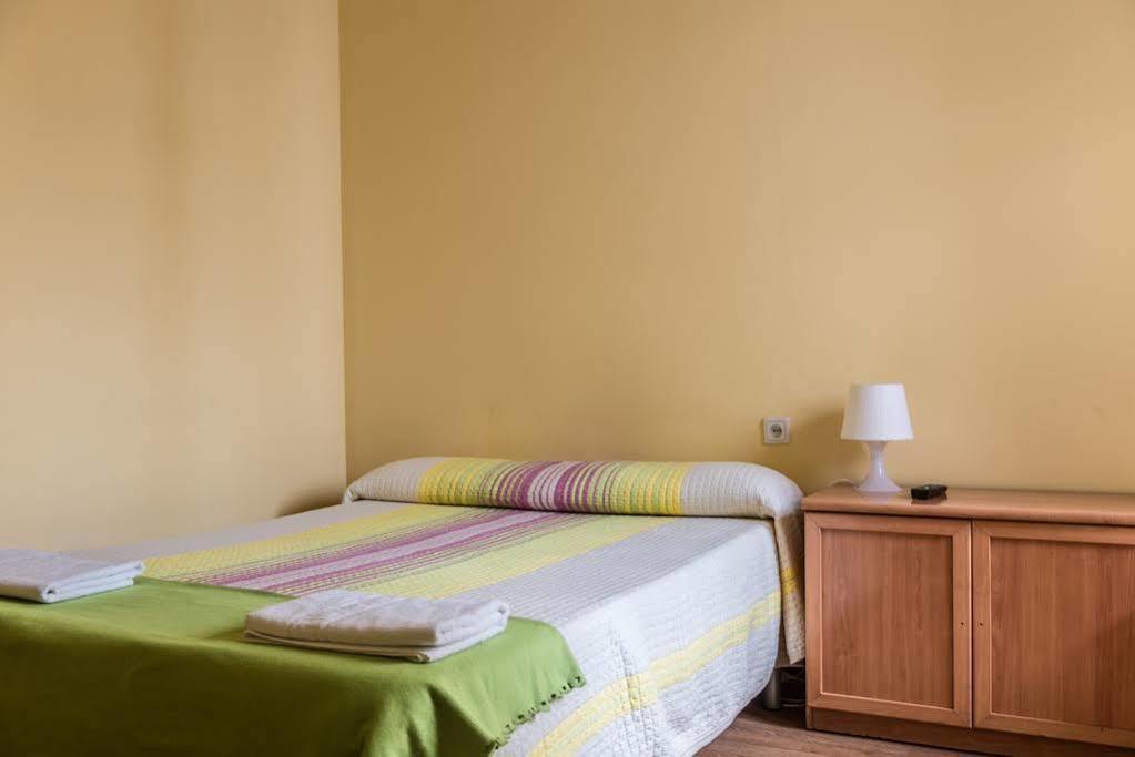 Hostel Turistic Castell Barcelona Exterior photo